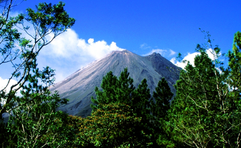 Cap vers Arenal et son volcan emblématique